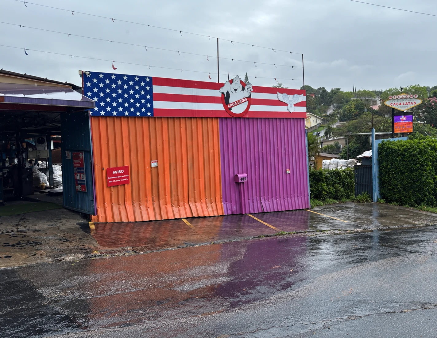 Fachada do Caça-Latas em Vinhedo